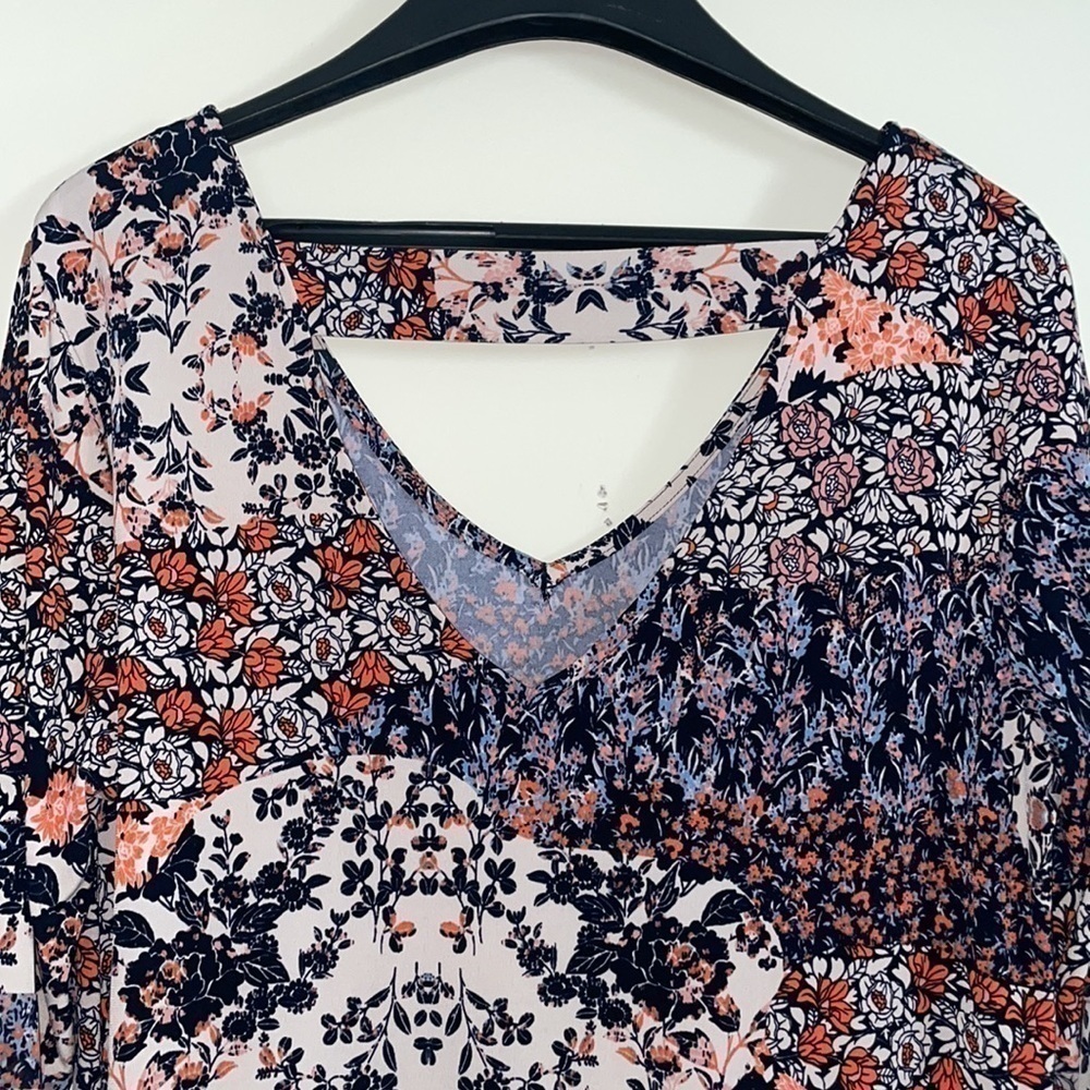 Dress Barn floral v-neck and v-back dress. Size 12 - Picture 3 of 3